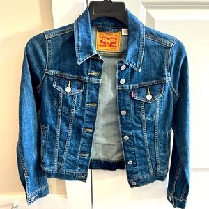 Levi’s Original Trucker Jean Jacket (size xs)